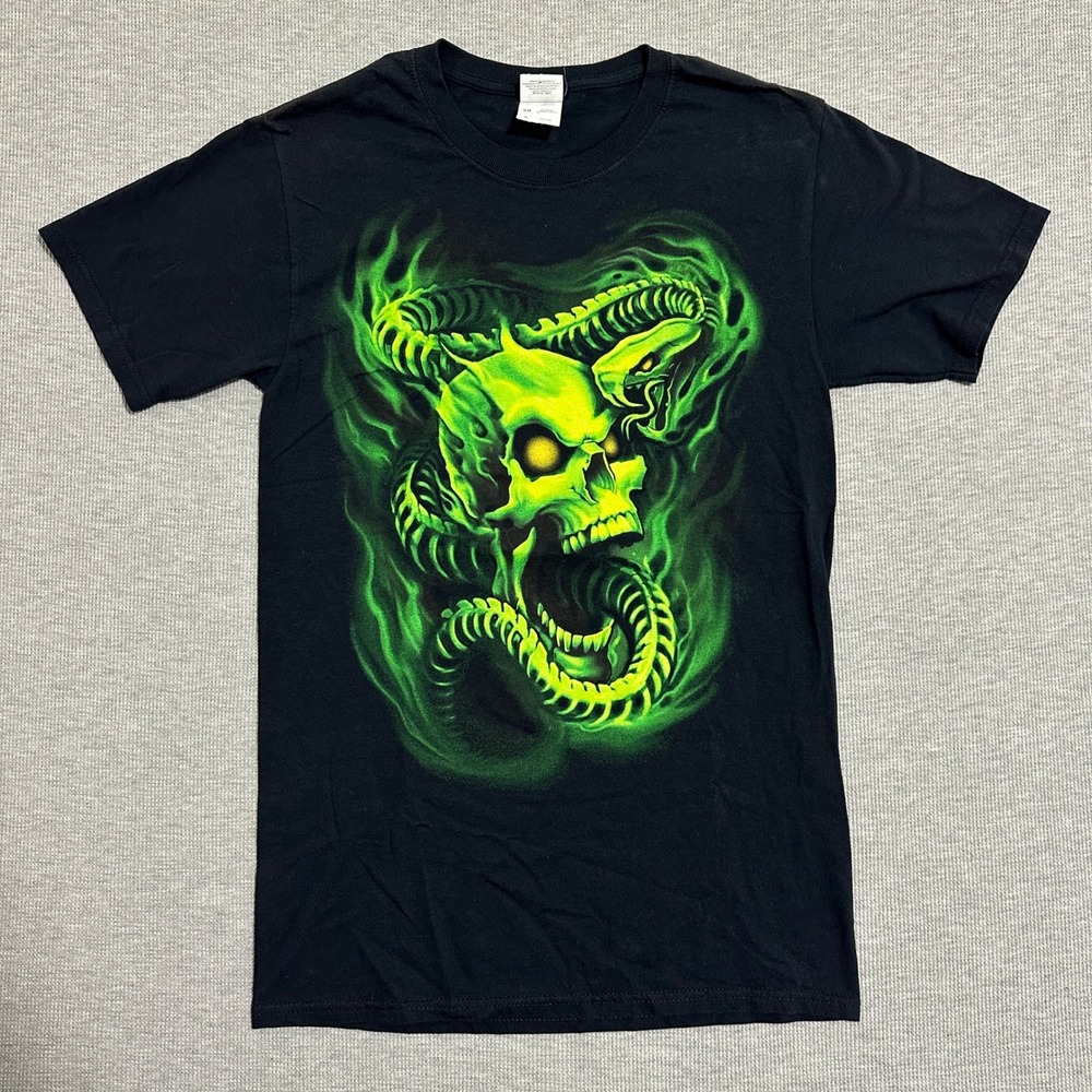 Fruit of the Loom Heavy HD Flaming Skull Snake Graphic Tee Black Green Mens S